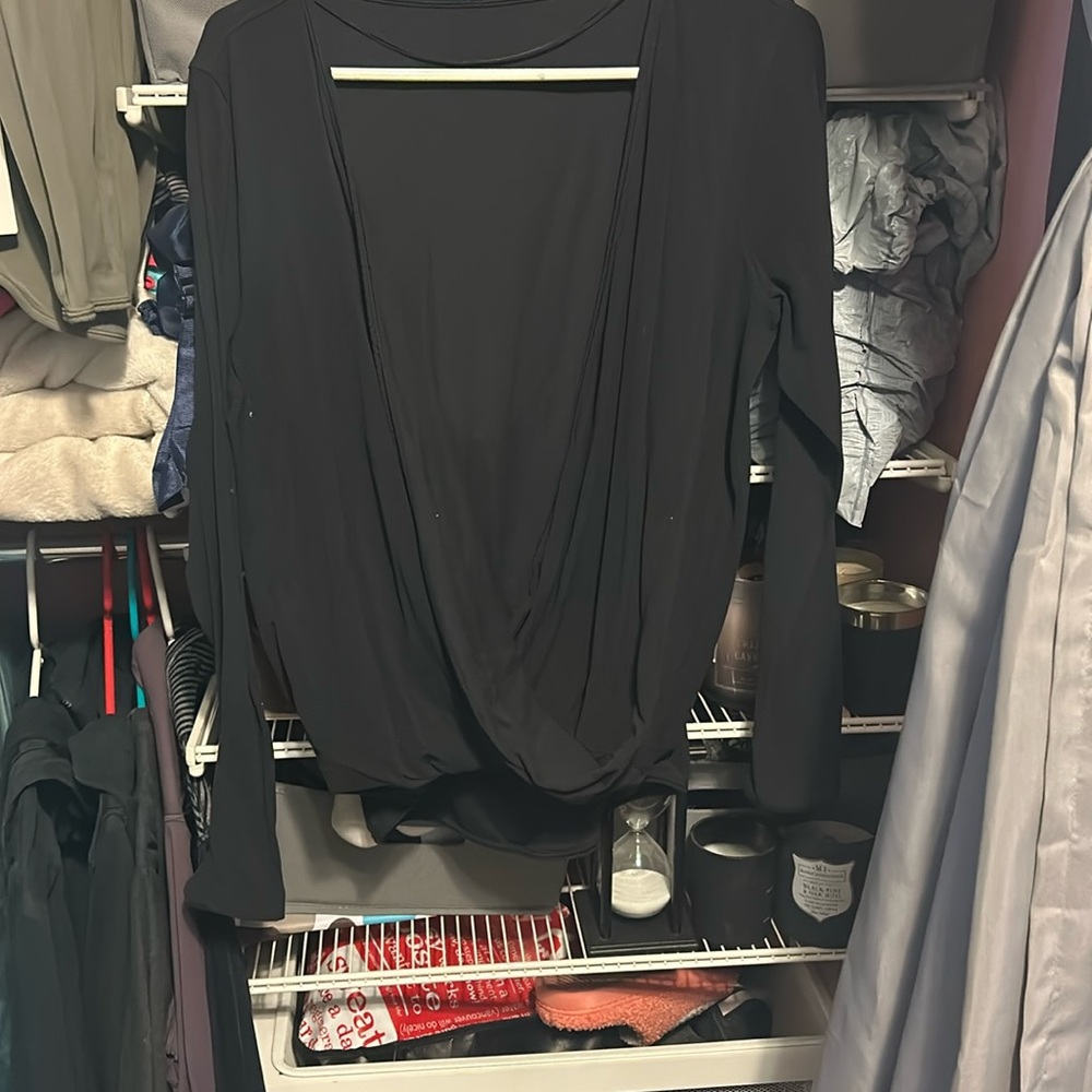 Lulu size 12 long sleeve freedom shirt.